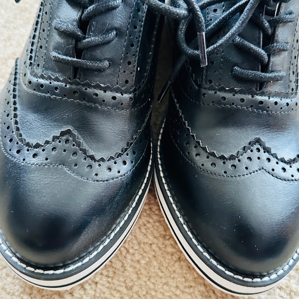 Black Oxford Tie Shoes - Picture 7 of 9